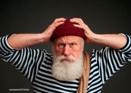 Wenn man seine Zigarette mit einer Kerze anzündet, stirbt ein Seemann!