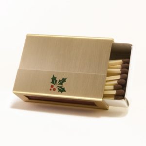 Streichholzschachtelhuelle mit Ilex aus Messing