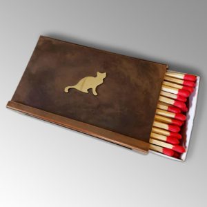 Kaminholzschachtel - Hülle aus Kupfer mit Katze aus poliertem Messing