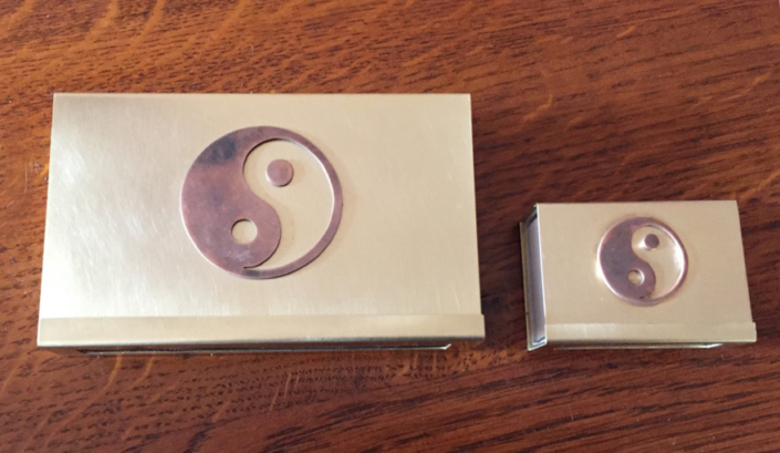 Große Hülle und kleine Hülle aus Messing mit Yin / Yang aus Kupfer