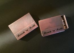Cover für eine Streichholzschachtel mit dem Text Rock 'n' Roll