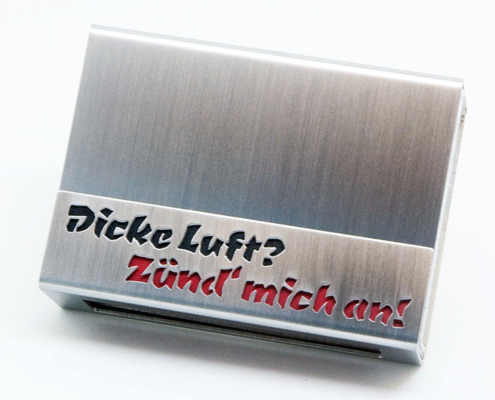 Streichholzschachtel mit Spruch "Dicke Luft? Zünd’ mich an!"