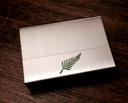 Hülle für Streichholzschachteln mit ausgesägtem Farnblatt