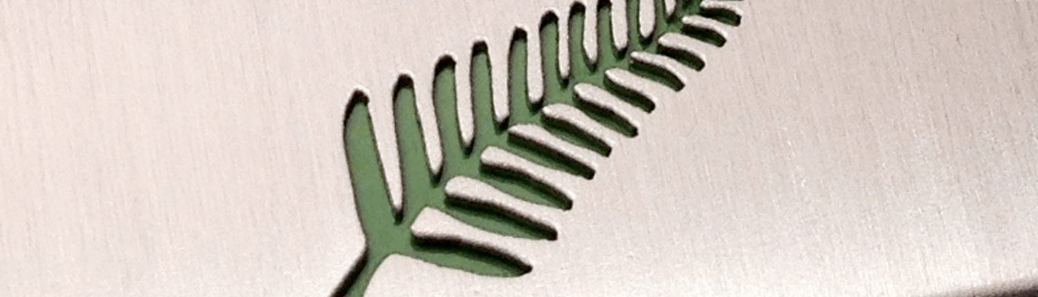 Hülle für Streichholzschachteln mit ausgesägtem Farnblatt