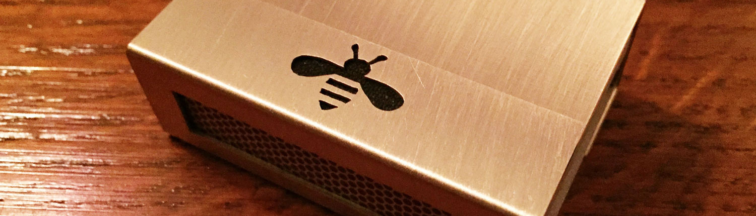 Streichholzhülle aus Messing mit stilisierter Biene