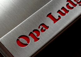 Streichholzschachtel aus Edelstahl mit Text "Opa Ludger"