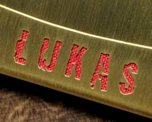 ... oder für dich selbst. Streichholz Cover aus Messing mit ausgesägtem Namen