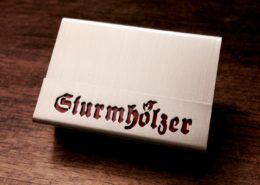 Hülle für Streichholzschachteln mit dem Schriftzug "Sturmhölzer"