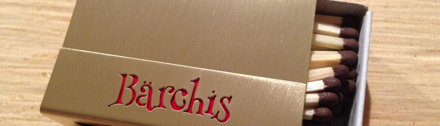 Streichholzschachtel-Hülle mit ausgesägtem Schriftzug "Bärchis"