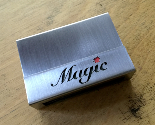 Cover für eine Streichholzschachtel mit dem Wort Magic