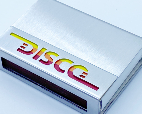Streihholzschachte-Etui mit ausgesägtem Schriftzug "DISCO"