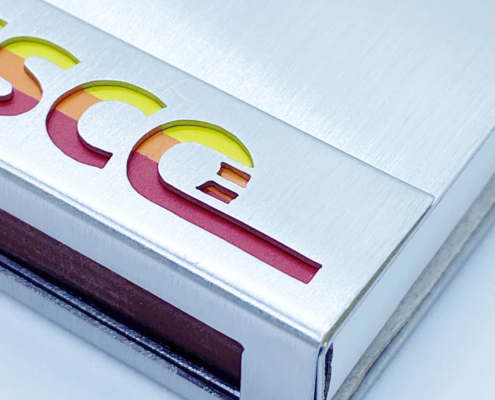 Streihholzschachte-Etui mit ausgesägtem Schriftzug "DISCO"