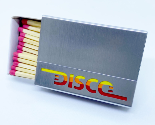 Streihholzschachte-Etui mit ausgesägtem Schriftzug "DISCO"