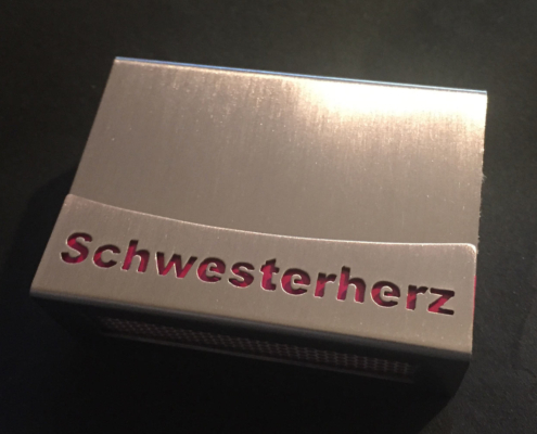 Streichholzhülle mit dem Wort "Schwesterherz"