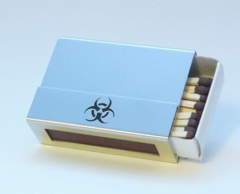 Streichholzschachtel-Hülle mit Bio-Hazard Icon